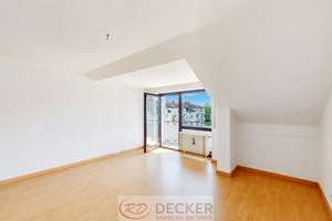 Licht. Raum. Südbalkon. 2 Zimmer DG Wohnung mit Einbauküche ++Decker Immobilien++ – Die vollständige Adresse der Immobilie erhältst du vom Anbieter., 84478 Waldkraiburg – Vorschaubild 3