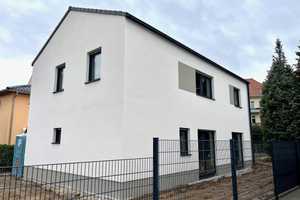 Frei stehendes Einfamilienhaus, Erstbezug Stadtnahe, dennoch ruhige Wohnlage! Energetisch TOP! – Dresden – Vorschaubild 1