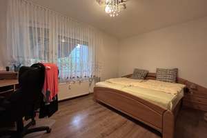 Attraktives 12-Parteien-Mehrfamilienhaus  – vollvermietet, modernisiert & nachhaltig beheizt! – Die vollständige Adresse der Immobilie erhältst du vom Anbieter., 34466 Wolfhagen – Vorschaubild 12
