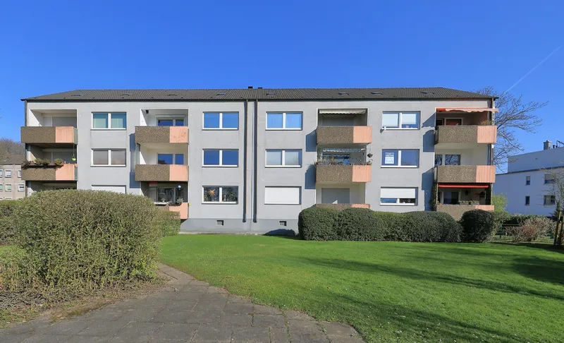 Modernisierungsbedürftige 2,5-Raum-Wohnung mit Loggia und TG- Stellplatz in ruhiger Lage, Essen – Bild 3