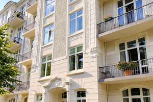 Elegante 4,5-Zimmer-Jugendstilwohnung mit 2 Balkonen & Loggia in ruhiger Toplage von Eppendorf