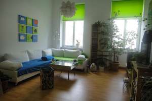 +++Zentral gelegener 2-Zi. Altbau mit Balkon***