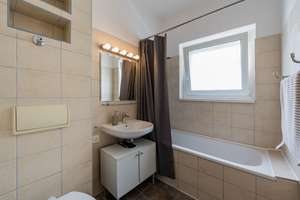 From 16.08 - Bright 2-Bedroom Apartment with Balcony near Preußenpark – Die vollständige Adresse der Immobilie erhältst du vom Anbieter., 10707 Wilmersdorf, Berlin – Vorschaubild 25