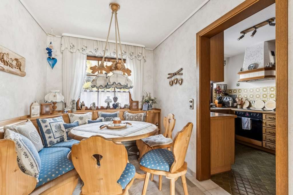 Immobilie in Wäschenbeuren - Kauf mit Rückanmietung: Stilvolles Reihenhaus mit Ausbaupotenzial und Wintergarten - Bild 3