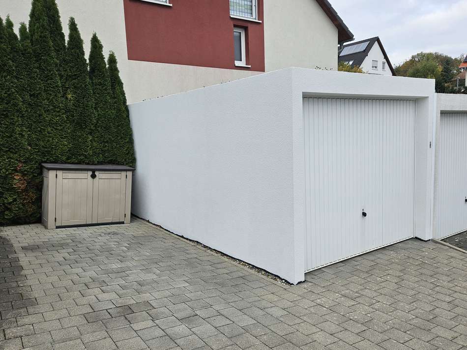 Garage und Stellplatz