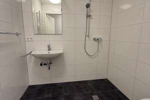 Modern wohnen im Neubau: Zentrales Apartment für Studierende & Azubis, inklusive Strom und Internet – Anton-Bruckner-Str. 1, 91052 Röthelheim, Erlangen – Vorschaubild 4