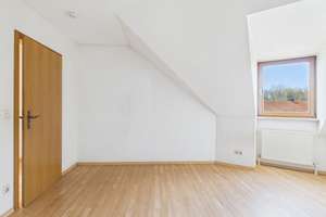 Renovierungsbedürftig aber sofort verfügbar! 3-ZKB im Dachgeschoss, zwei Balkone, Garage und Keller! – Die vollständige Adresse der Immobilie erhältst du vom Anbieter., 85053 Südost, Ingolstadt – Vorschaubild 16