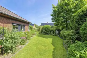 Großzügiges Einfamilienhaus mit Einliegerwohnung, PV-Anlage und Gartenidylle auf großzügigem 866 m²  – Steinburg (Kreis) – Vorschaubild 17