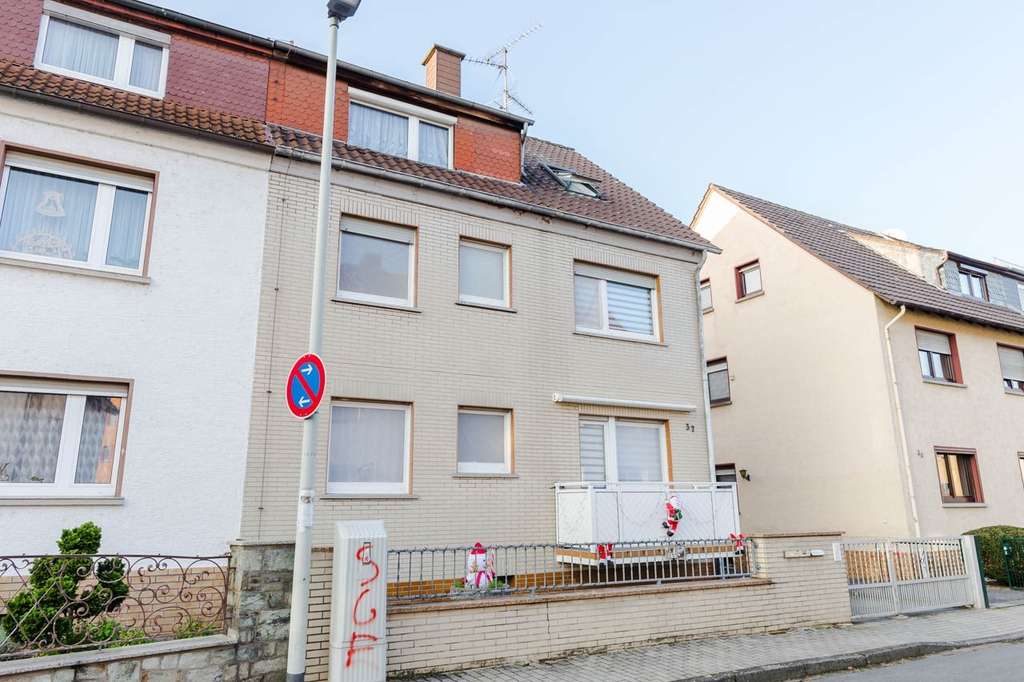Immobilie in Flörsheim - Flörsheim: Vollvermietetes Dreifamilienhaus in angenehmer Wohnlage! - Bild 1