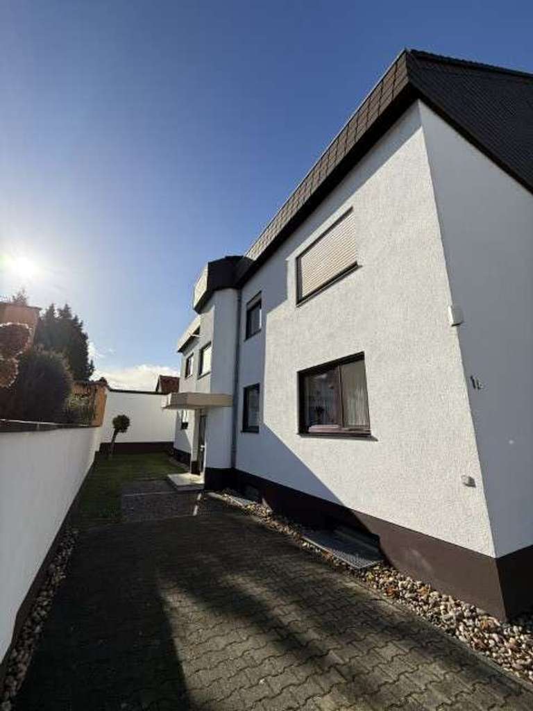 Immobilie in Flörsheim - Interessante 2 Zi.-Whg. mit ausgebautem Spitzboden, TGL-Bad, Balkon in gepflegter kleiner Wohnanlage - Bild 2