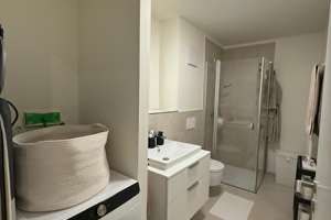 Mödernes möbliertes 1-Zimmer-Apartment mit Terrasse – Rosa-Kempf-Straße 19, 81248 Freiham, München – Vorschaubild 3