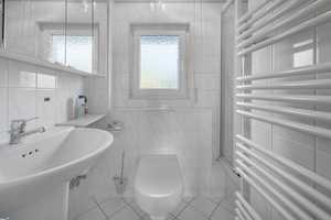 Vollunterkellertes Reihenmittelhaus mit schöner Dachterrasse, Terrasse, Sauna und Carport – Hamburg – Vorschaubild 27