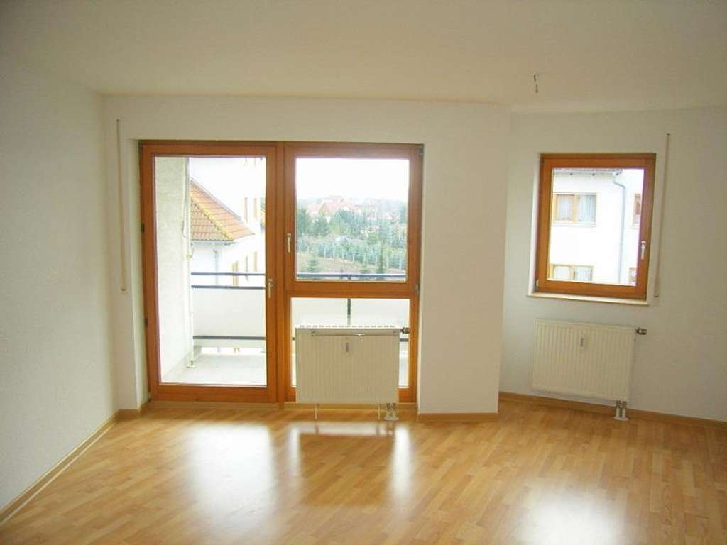 Ideal für einen Eigennutzer! Schöne, und helle 2-Zimmer-Wohnung m. Balkon, Laminatboden & sep. Küche