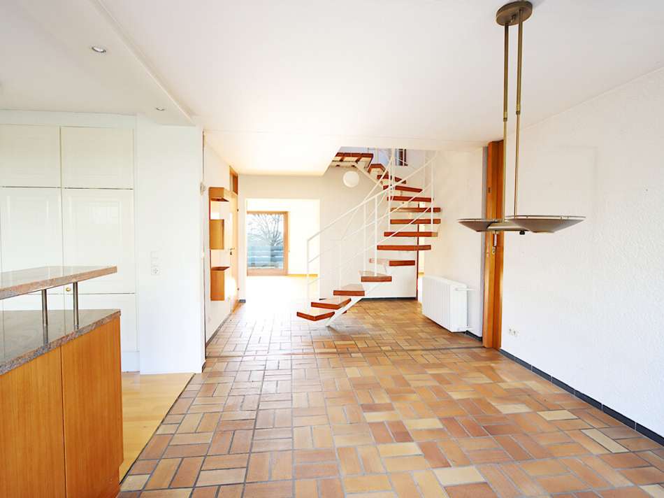 EG: Treppe + Essbereich