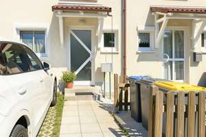 Bezugsfrei! Baujahr 2000 | 2 Pkw-Stellplätze | ausgebautes Studio | Gäste-WC | Keller | Garten – Die vollständige Adresse der Immobilie erhältst du vom Anbieter., 4158 Wiederitzsch, Leipzig – Vorschaubild 2