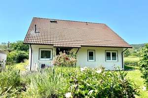 Gepflegtes Einfamilienhaus mit Terrasse, Doppelgarage und 700 M² wunderschönem Grundstück in Vacha-O