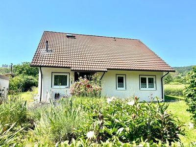 Gepflegtes Einfamilienhaus mit Terrasse, Doppelgarage und 700 M² wunderschönem Grundstück in Vacha-O