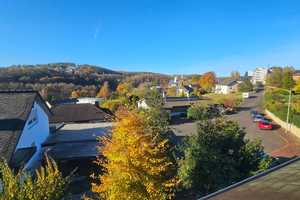 Einfamilienhaus mit großem Potenzial: Großzügige Räume, Garten und zwei Balkone! – Altenkirchen (Westerwald) (Kreis) – Vorschaubild 2