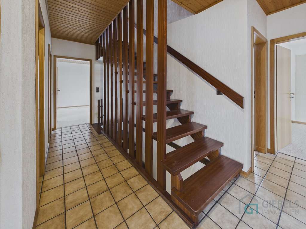 Immobilie in Meinerzhagen - Einfamilienhaus mit großem Grundstück in gefragter Wohngegend - Bild 3