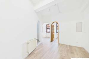 Ein Juwel der Altstadt - traumhafte 2 Zimmer Wohnung mit großer Dachterrasse - Altdorf bei Nürnberg – Die vollständige Adresse der Immobilie erhältst du vom Anbieter., 90518 Altdorf bei Nürnberg – Vorschaubild 2