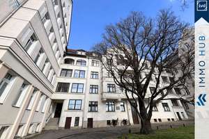 ++ Mind. 5 % Rendite erzielbar - Geräumige Altbauwohnung mit viel Potenzial - WG geeignet ++