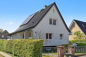 Top modernisiertes Einfamilienhaus mit 4 Zimmern in Schenefeld freut sich auf Sie