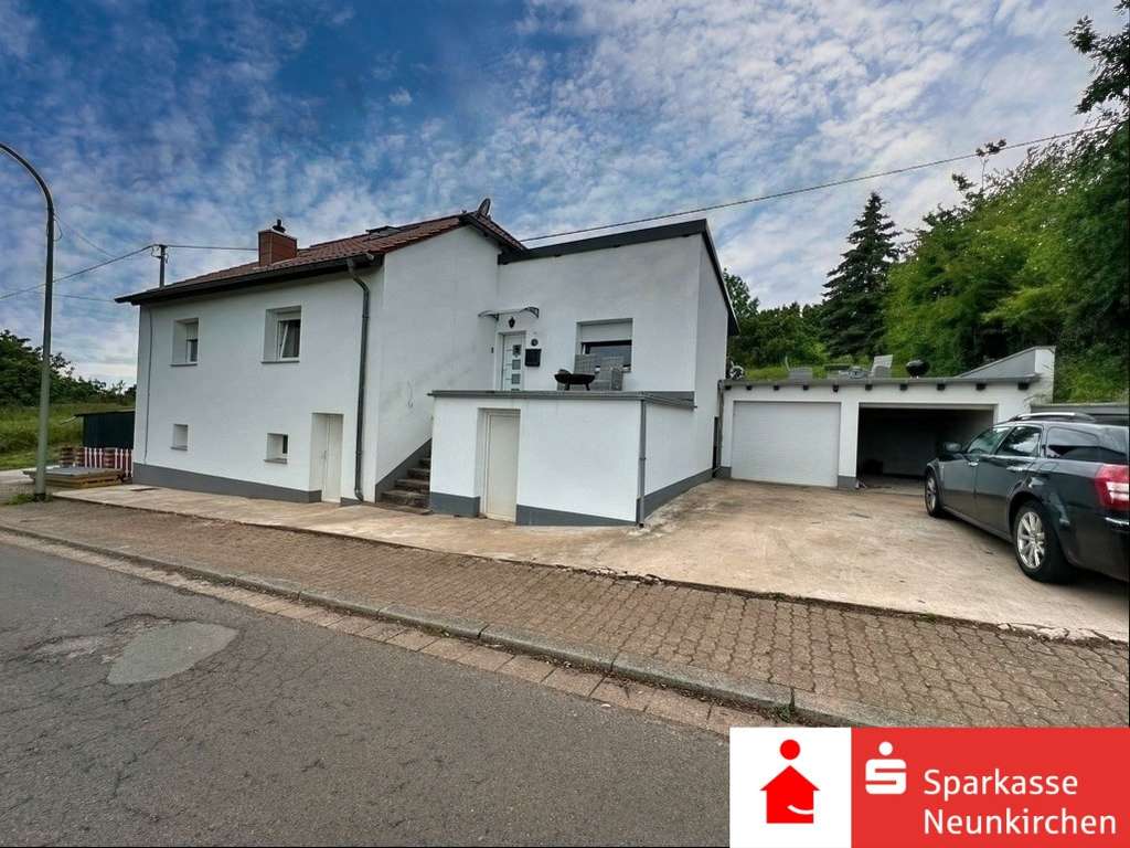 Immobilie in Schmelz - Kernsaniertes Einfamilienhaus in Schmelz – schöne Lage & Fernblick genießen - Bild 0