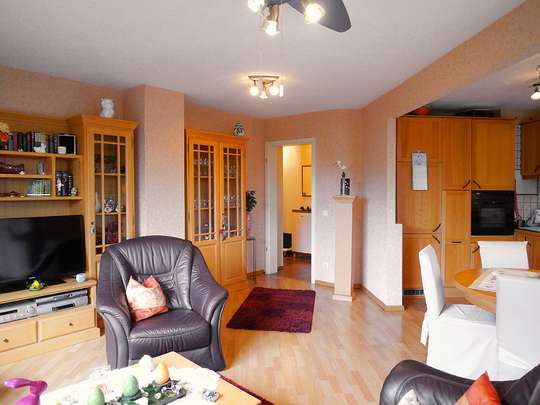 Moderne 3-Zim.-Wohnung mit PKW-Stellplatz und Garten - Bild 3