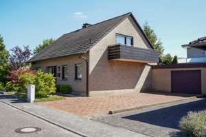 =HOLLAND IMMOCENTER= Solides Einfamilienhaus mit großem Potenzial in attraktiver Wohnlage von Gronau – Die vollständige Adresse der Immobilie erhältst du vom Anbieter., 48599 Gronau (Westfalen) – Vorschaubild 2