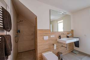 Gehobene Doppelhaushälfte (2021) mit 6 Zimmern, 2 Bädern, Sauna, Klimaanlage & Garten in Heidelberg‑ – Mühltalstraße 11, 69121 Handschuhsheim, Heidelberg – Vorschaubild 16