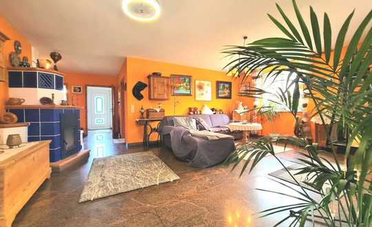 Ein/Zweifamilienhaus plus Ferienhaus - großeses Areal - zwei Zufahrten!