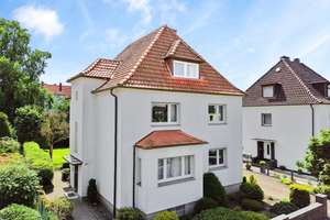 Raum für die ganze Familie: Gepflegtes Zweifamilienhaus mit traumhaftem Garten! – Die vollständige Adresse der Immobilie erhältst du vom Anbieter., 33647 Brackwede, Bielefeld – Vorschaubild 2