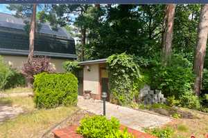WOHNEN AUF EINER EBEN! Elegantes Wohnerlebnis im Grünen – gepflegtes Einfamilienhaus im Bungalowstil – Berlin – Vorschaubild 1