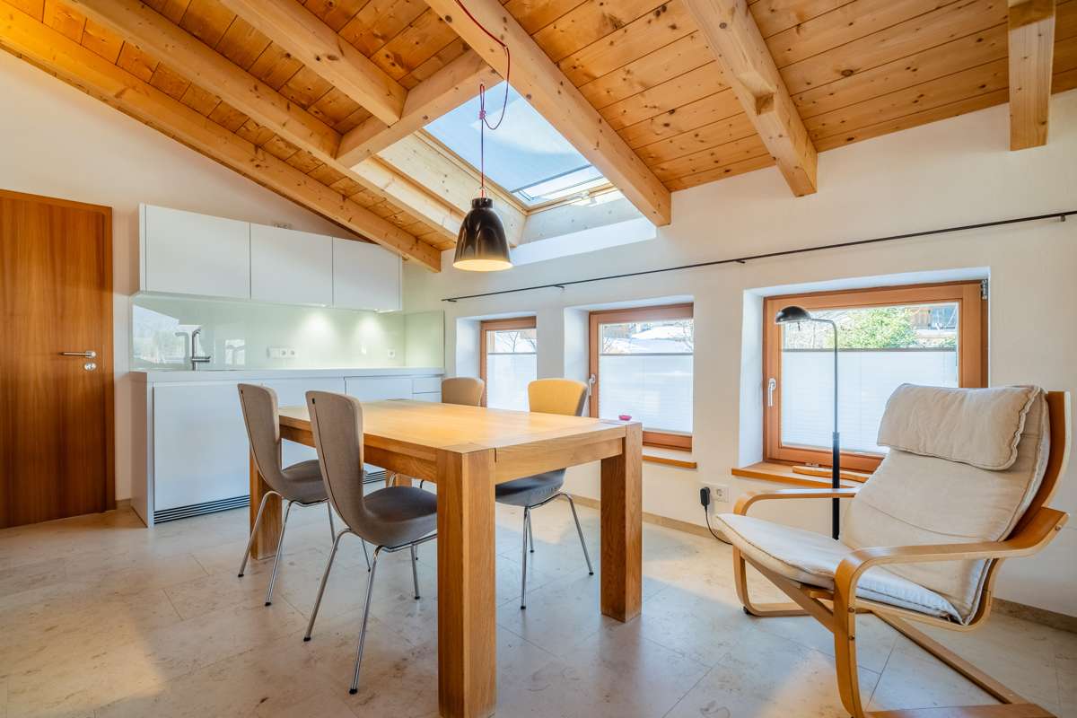 Immobilie in Schleching - Rarität in malerischer Lage:
Einzigartiges Anwesen im Landhaus-Stil mit Gästebereich und Alpenblick - Bild 8