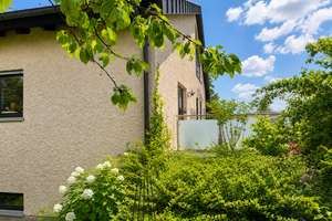 Charmantes Dreifamilienhaus in ruhiger Lage von Oberdürrbach – Die vollständige Adresse der Immobilie erhältst du vom Anbieter., 97080 Dürrbachtal, Würzburg – Vorschaubild 2