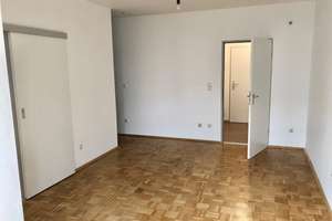Attraktive, modernisierte 1,5-Zimmer-Wohnung mit EBK in Regensburg – Schönwerthstraße 4, 93049 Westenviertel, Regensburg – Vorschaubild 2