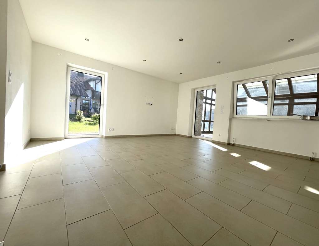 Immobilie in Winzer - Modernisiertes Einfamilienhaus mit Wintergarten und Einliegerwohnung – 270 m² Wohnfläche - Bild 3