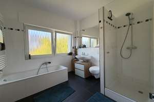 Großzügige 4-Zimmer-Wohnung mit 124 m², 2 Bädern, Balkon und hochwertiger Einbauküche – Bertha-von-Suttner-Straße 14, 65189 Südost, Wiesbaden – Vorschaubild 3