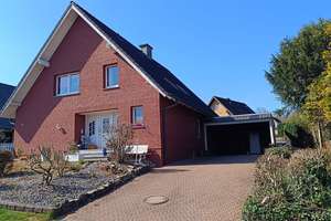 Geräumiges, preiswertes 7-Zimmer-Einfamilienhaus in Kalletal- Stemmen Kalletal – Falkenweg 17, 32689 Kalletal – Vorschaubild 1