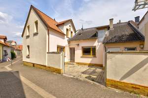 Wohnhaus im alten Ortskern von Mombach