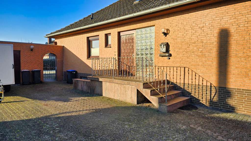 Immobilie in Wathlingen - Wohnklassiker für Familien: 201 m² Wohnfläche, modernisiertes Bad und großer Garten! - Bild 1