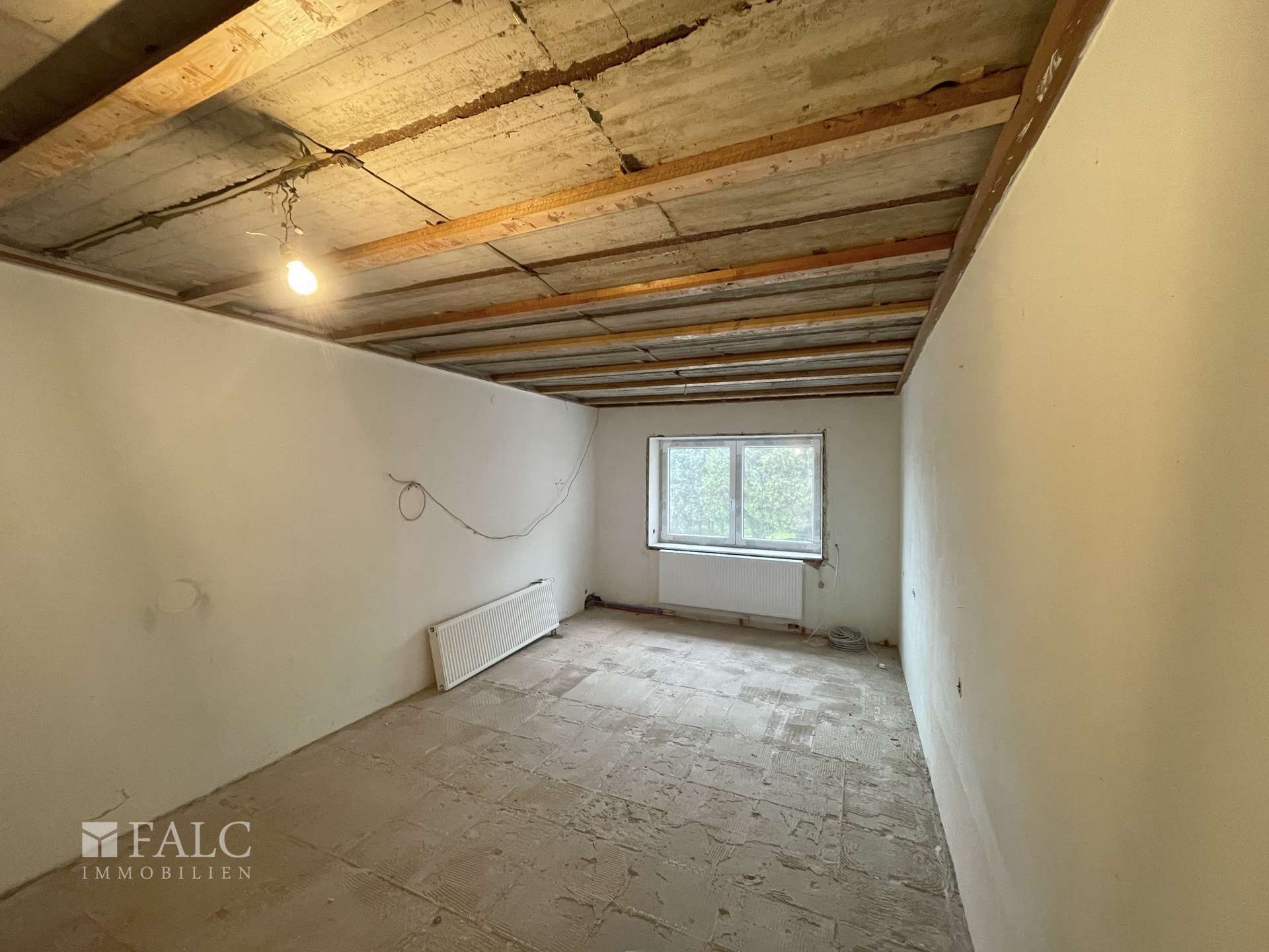 Immobilie in Rehlingen-Siersburg - Idyllisches Landhaus mit Scheune, Garage & Brunnen – Entwicklungspotenzial! - Bild 3