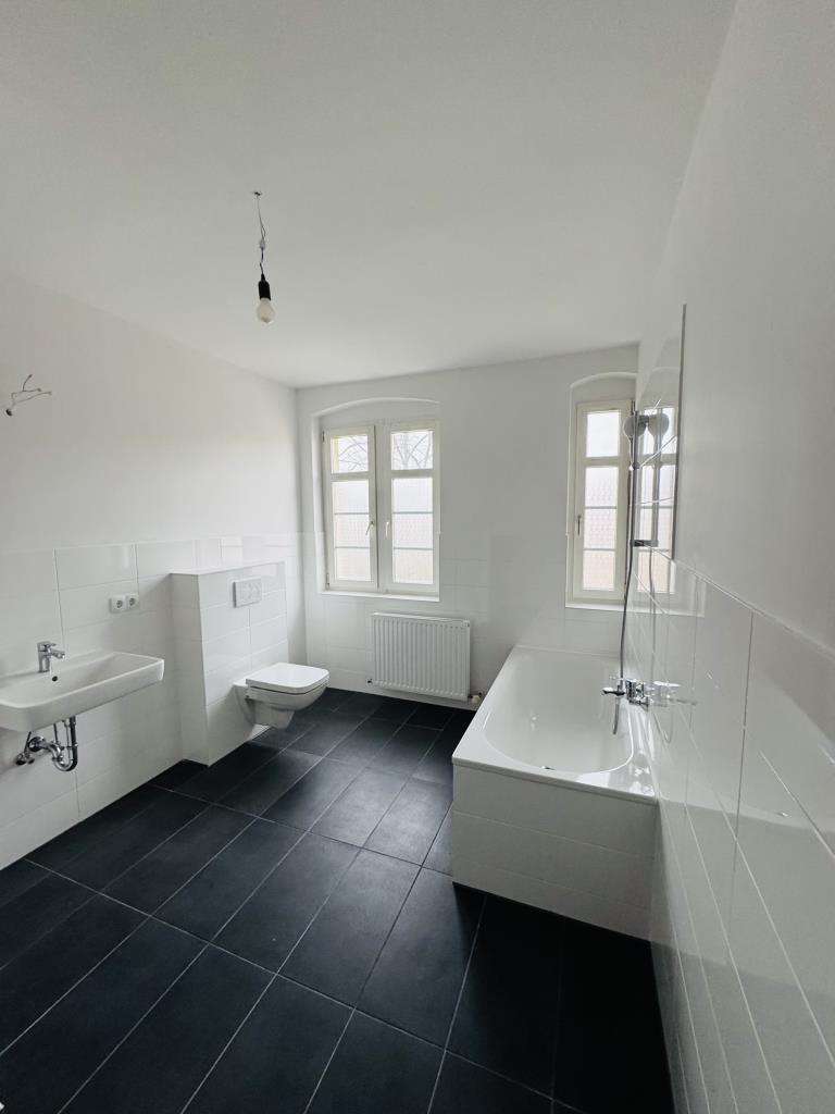 Immobilie in Hennigsdorf - Henningsdorf: Großzügige 4-Zimmer- Wohnung - frei - Bild 5