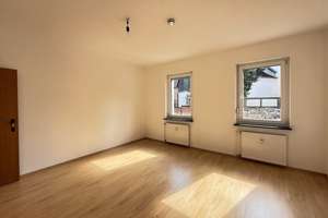 Ein Haus mit Seele – Stilvolles 2-Familienhaus unter Ensembleschutz in Wiesbaden-Dotzheim – Die vollständige Adresse der Immobilie erhältst du vom Anbieter., 65199 Dotzheim, Wiesbaden – Vorschaubild 2