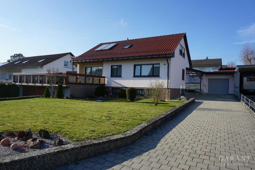 Immobilie in Eutingen im Gäu - Familienfreundliches Zweifamilienhaus in Eutingen-Weitingen - Bild 0