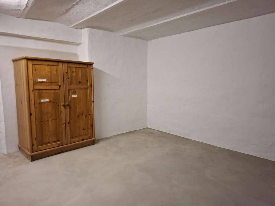Großer Raum, Keller