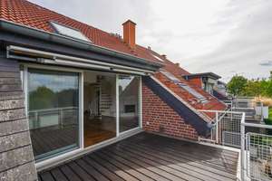 Großzügige Maisonette-Wohnung mit Galerie, Kamin und Balkon in Wittlaer – 40489 Wittlaer, Düsseldorf – Vorschaubild 3
