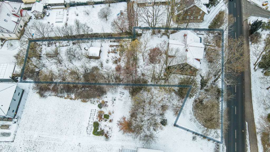 Immobilie in Hildburghausen - Vielseitige Fachwerk-Villa mit großem Garten in ruhiger Randlage - Bild 1