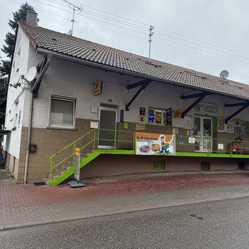 Interessante Kapitalanlage mit 2 Gewerbeeinheiten und 4 Wohnungen