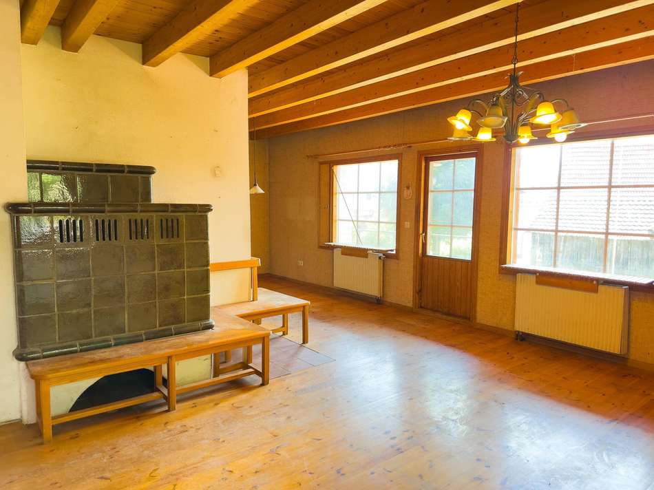 Wohn- und Esszimmer / Kachelof